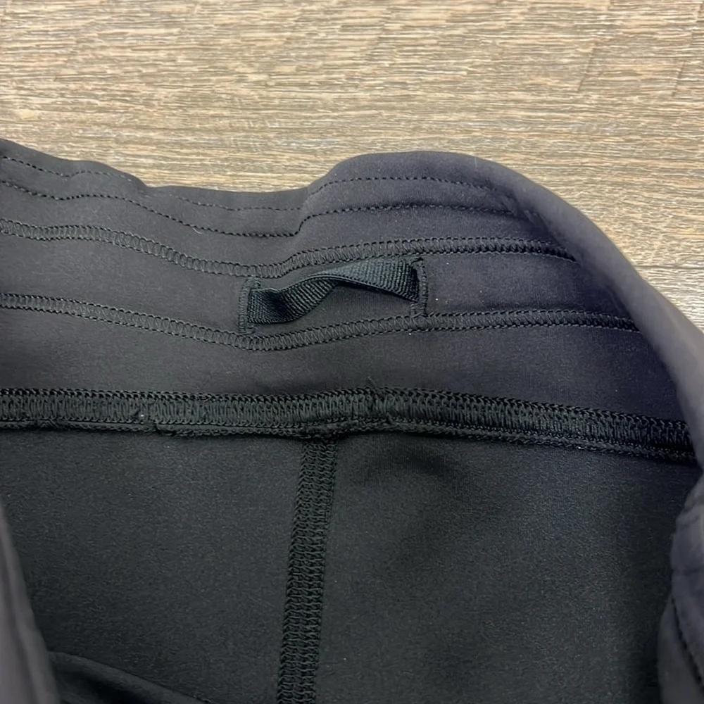 Lululemon Vented Knee High Rise Leggings Size 6